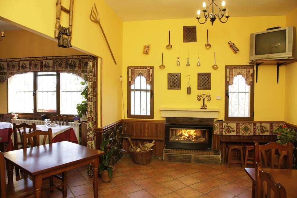 Hostal Restaurante Alto Rey Arroyo de las Fraguas Buitenkant foto