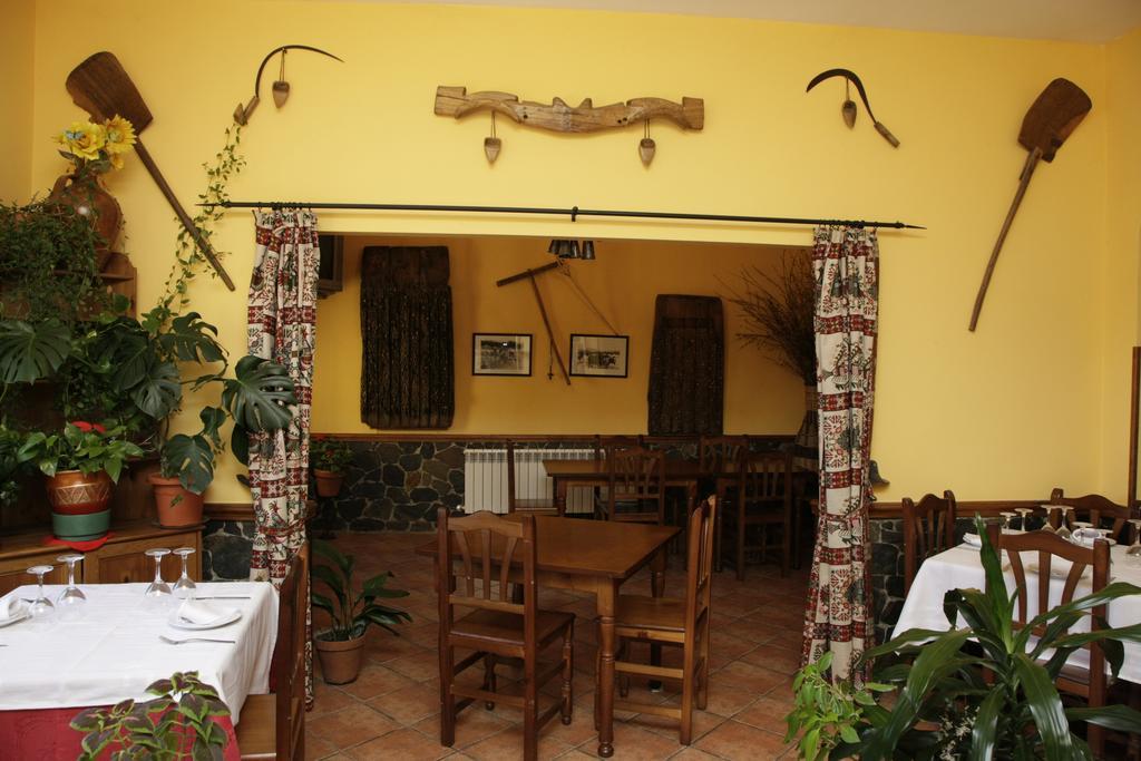 Hostal Restaurante Alto Rey Arroyo de las Fraguas Buitenkant foto