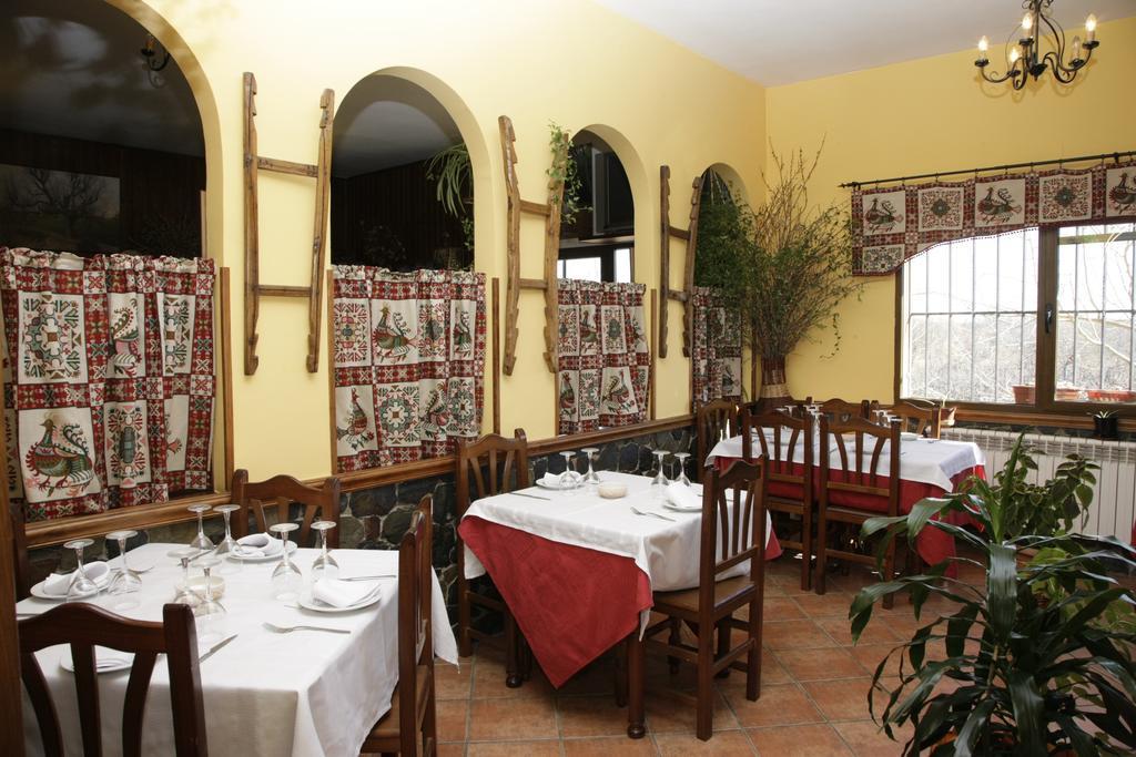 Hostal Restaurante Alto Rey Arroyo de las Fraguas Buitenkant foto